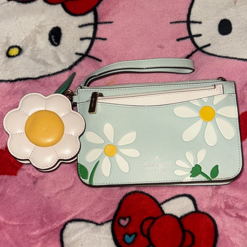 🌼 Kate Spade Daisy Wristlet 3 piece set 🌼